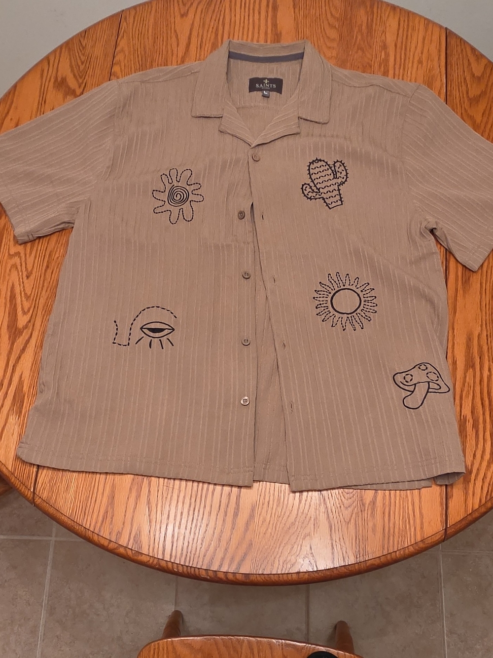 Saints Men's Khaki Short-Sleeve Button-Down Shirt with Embroidered Motifs